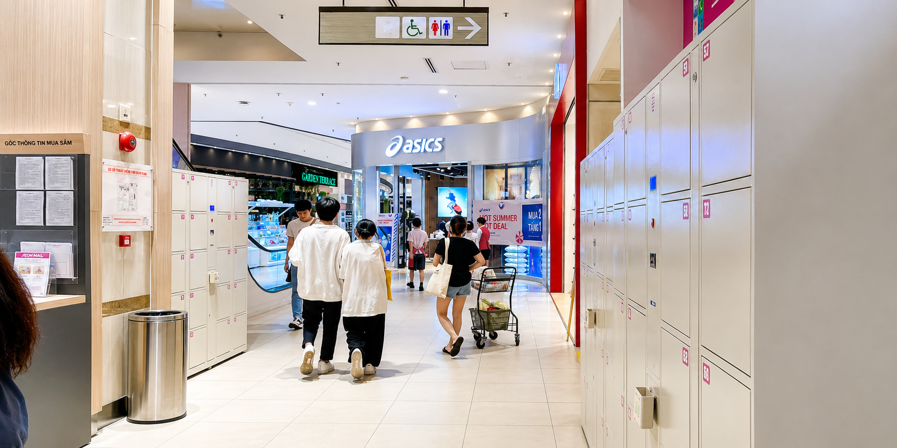 Tủ đựng đồ siêu thị được lắp đặt ngay khu vực gửi đồ tại trung tâm thương mại